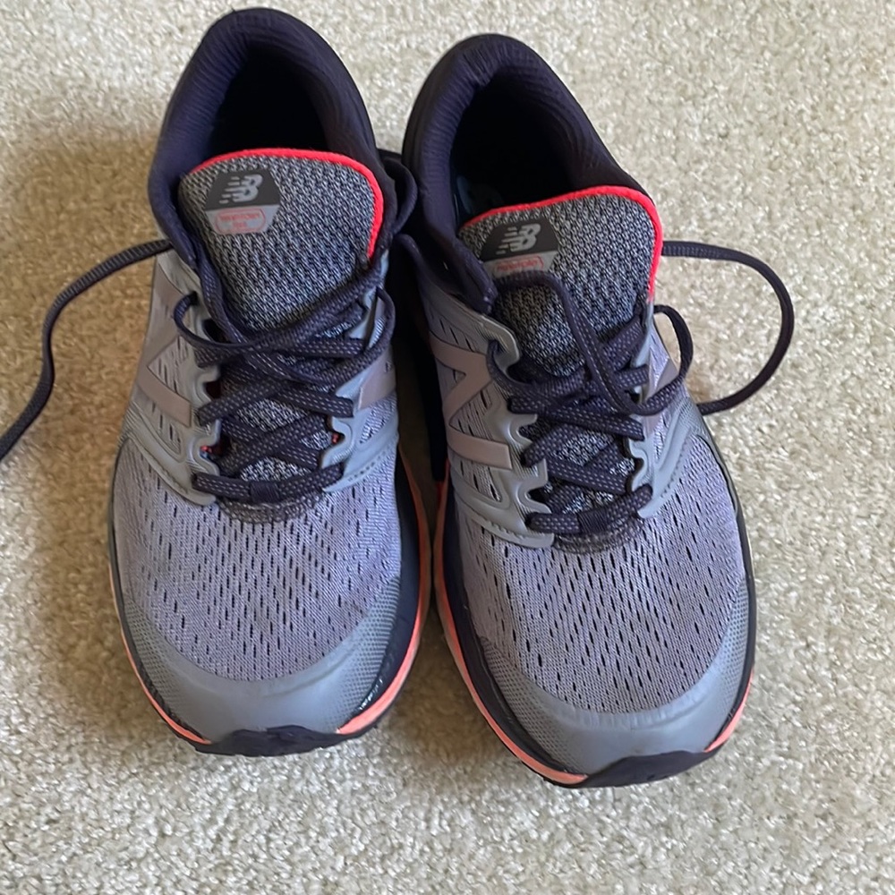 Womens tennis shoes